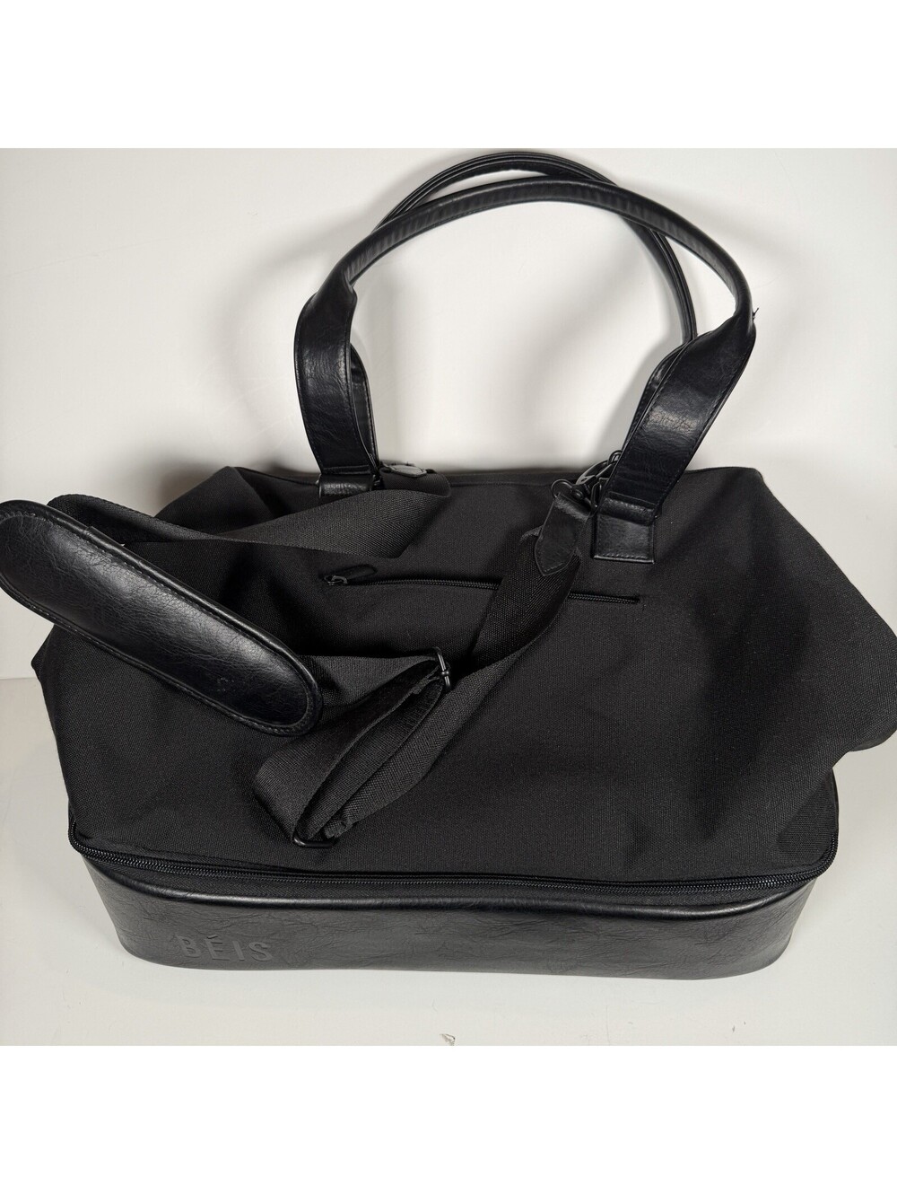 Beis Black Weekender Bag Lightweight Zip Closure Detachable Shoulder Strap Women